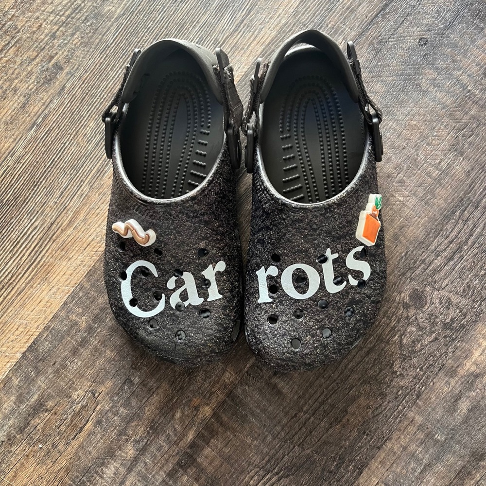 Crocs Clogs Carrots Jibbitz Embellished Kids Shoes Size‎ J2